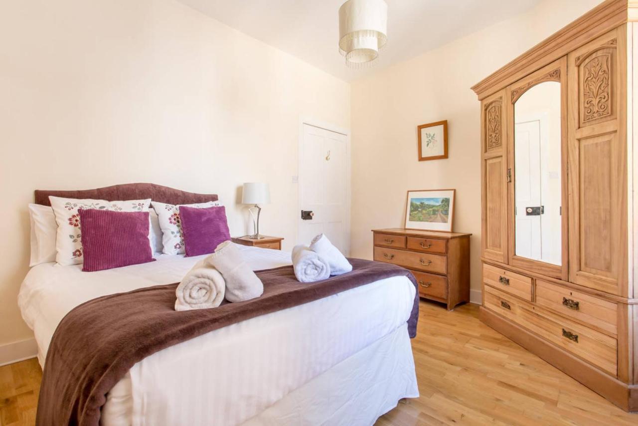 Апартаменты Altido Retro Castle Retreat 2Bed Эдинбург Номер фото