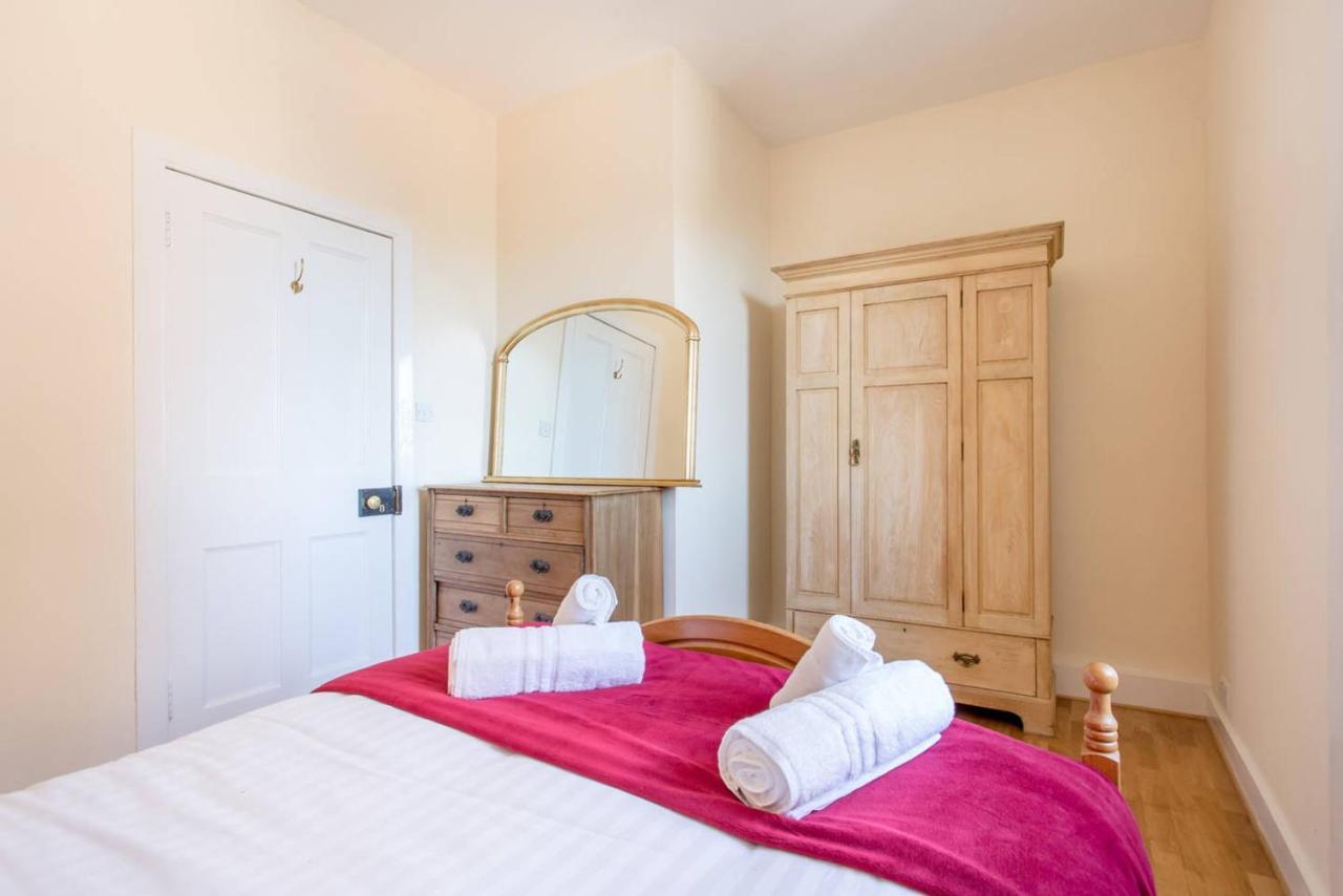 Апартаменты Altido Retro Castle Retreat 2Bed Эдинбург Экстерьер фото